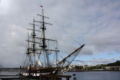 irlDunbrody Das Hungerschiff Dunbrody im Hafen von Ross