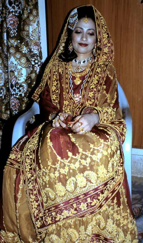 pakihoch5 Bereit zur Hochzeit: Die geschmückte Braut.